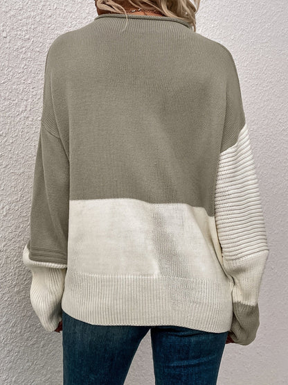 Détail du pull femme montrant sa maille douce et son motif contrasté