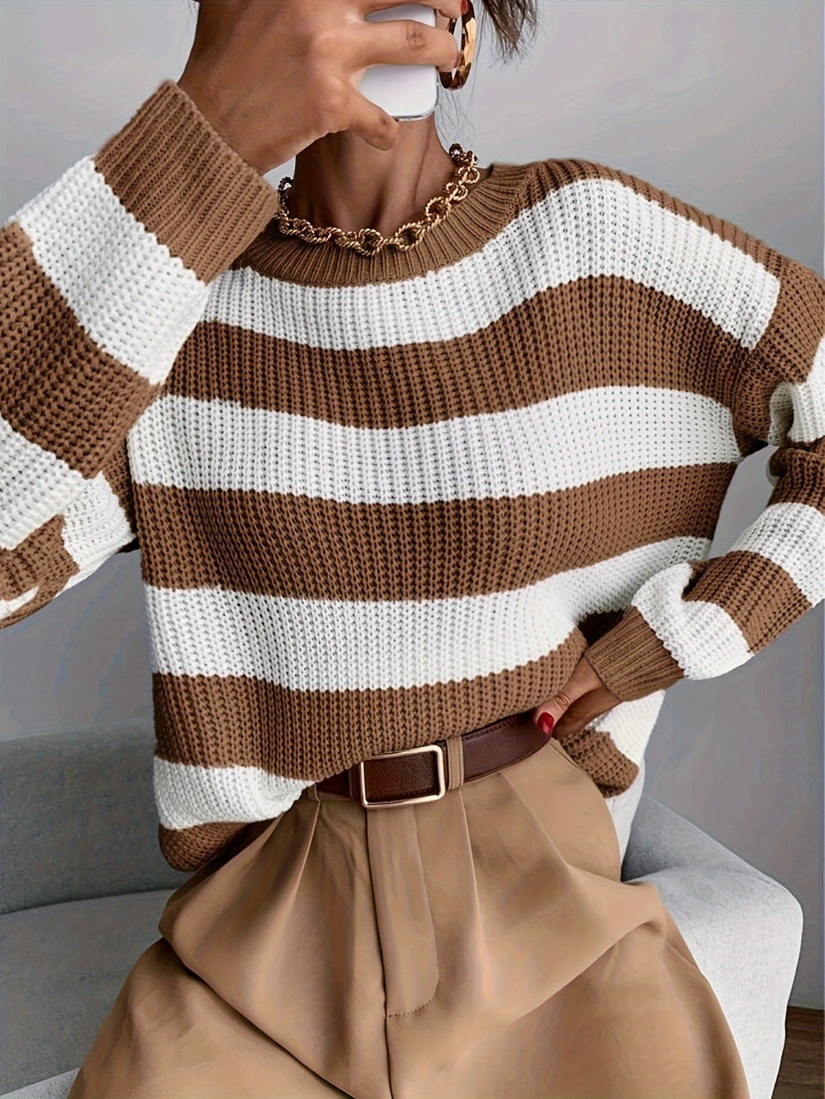 Pull femme rayé au style tendance