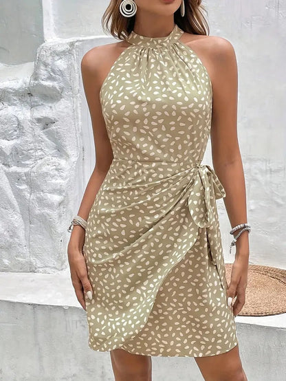 Vue rapprochée de l’imprimé floral de la robe