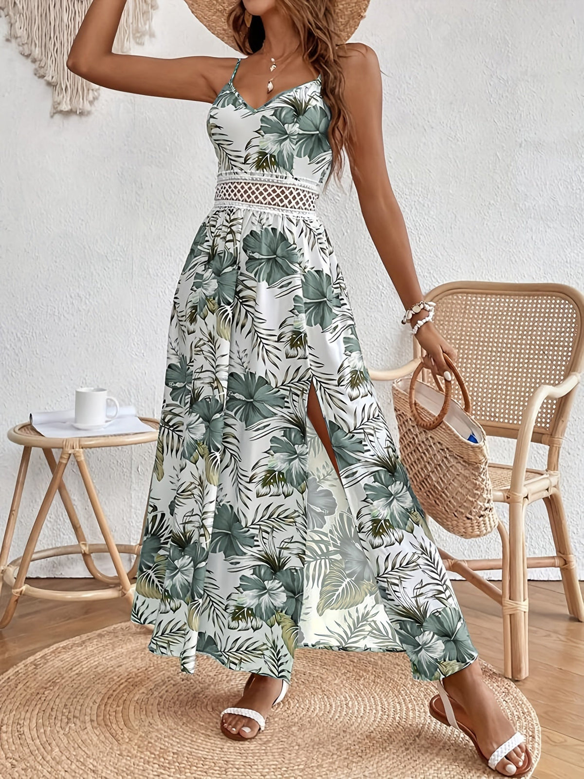 Vue de face d’une robe longue fleurie pour femme