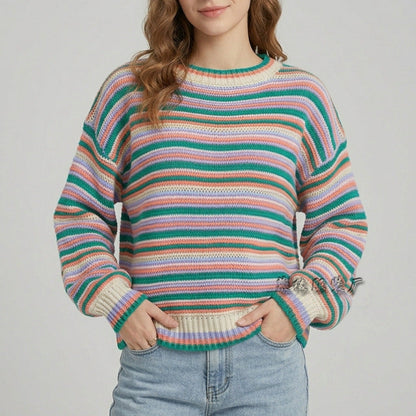 Vue rapprochée des rayures et de la texture en maille du pull