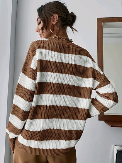 Pull décontracté à motif rayé présenté porté