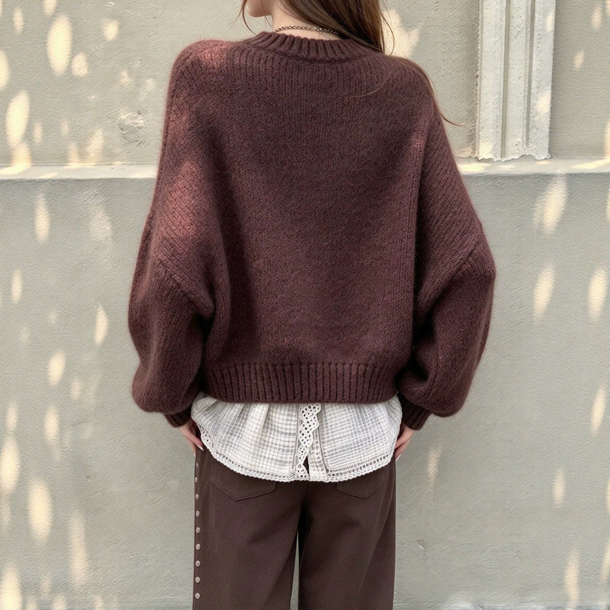 Pull femme doux au style rétro, vue trois quarts
