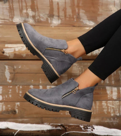 Détail du bout rond des bottines femme à plateforme