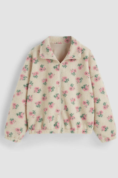 Détail de la texture sherpa de la veste polaire fleurie