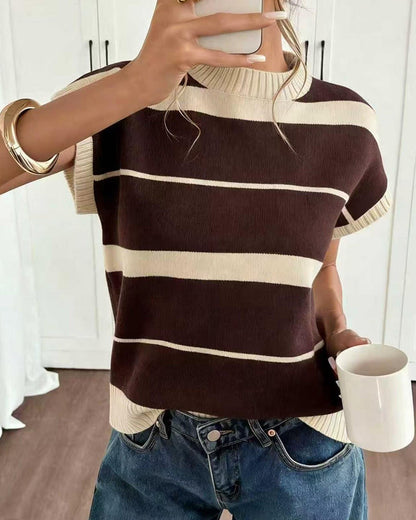 Détail du motif rayé et des manches courtes du pull femme