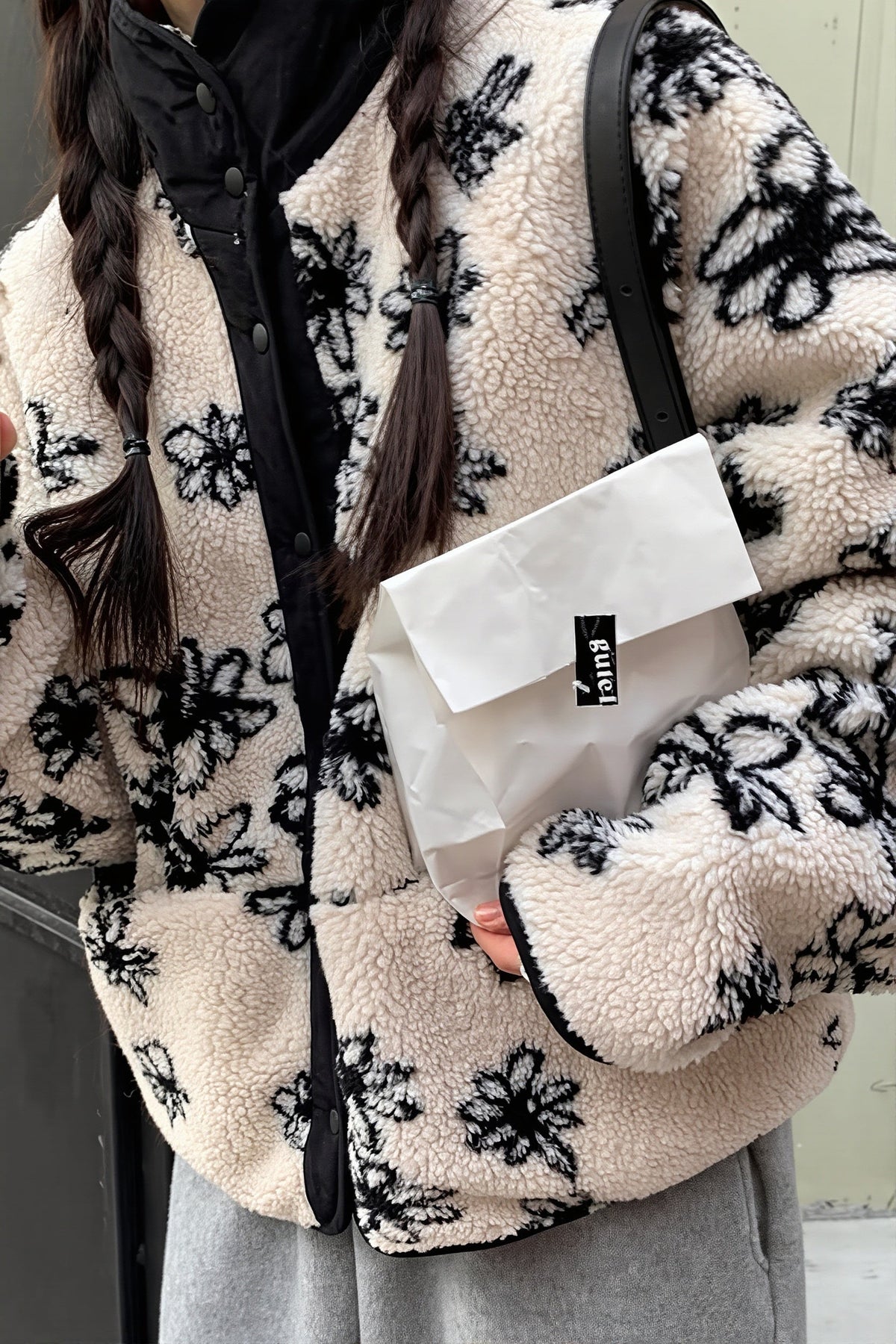 Vue de face du manteau femme réversible à col confortable