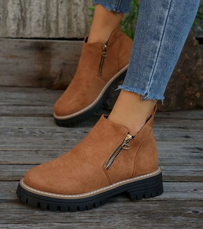 Vue latérale des bottines femme avec semelle plateforme