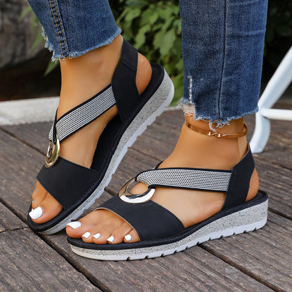 Sandales effet cuir avec boucle métallique sur le côté