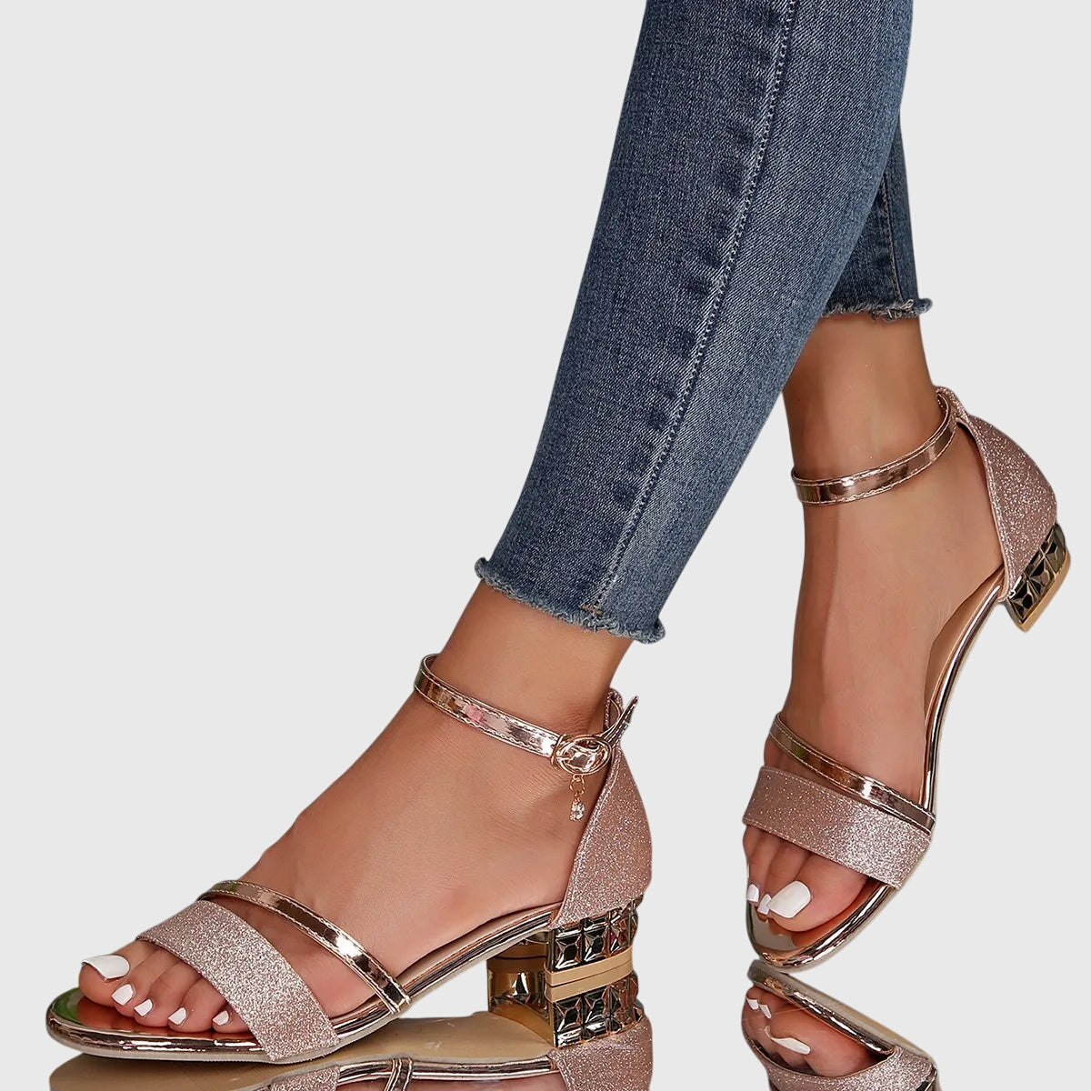 Sandales pour femme présentées sous différents angles