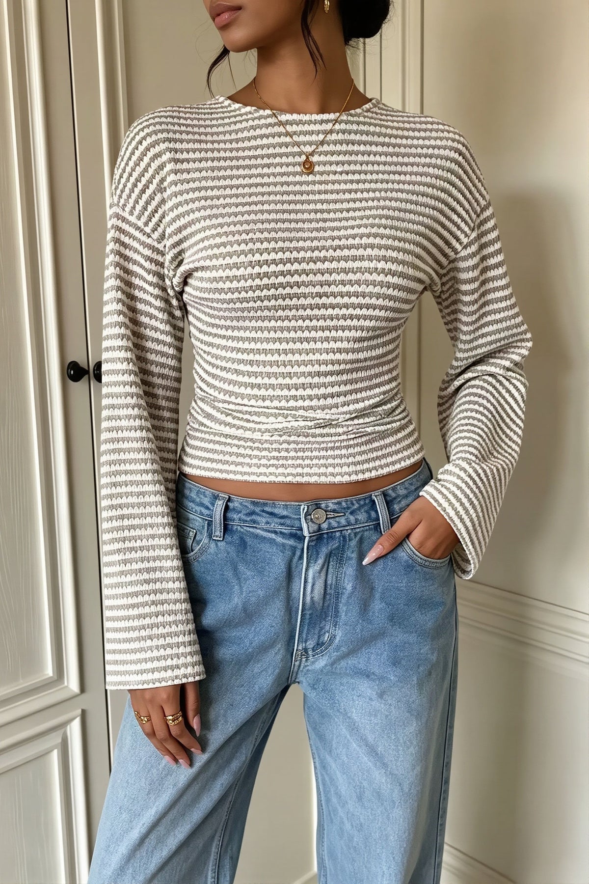 T-shirt femme rayé avec col rond et manches longues évasées