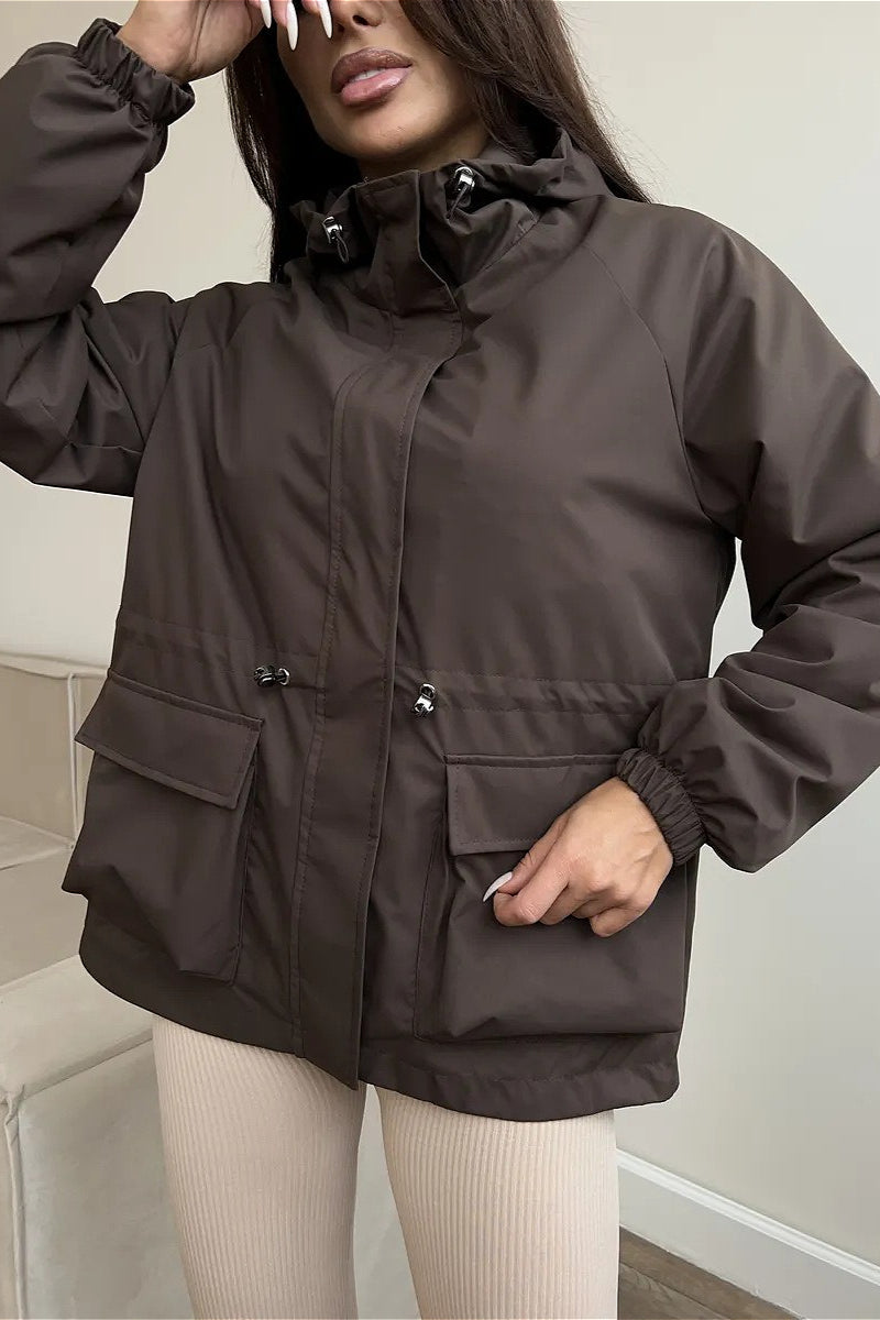 Vue arrière de la veste cargo à capuche