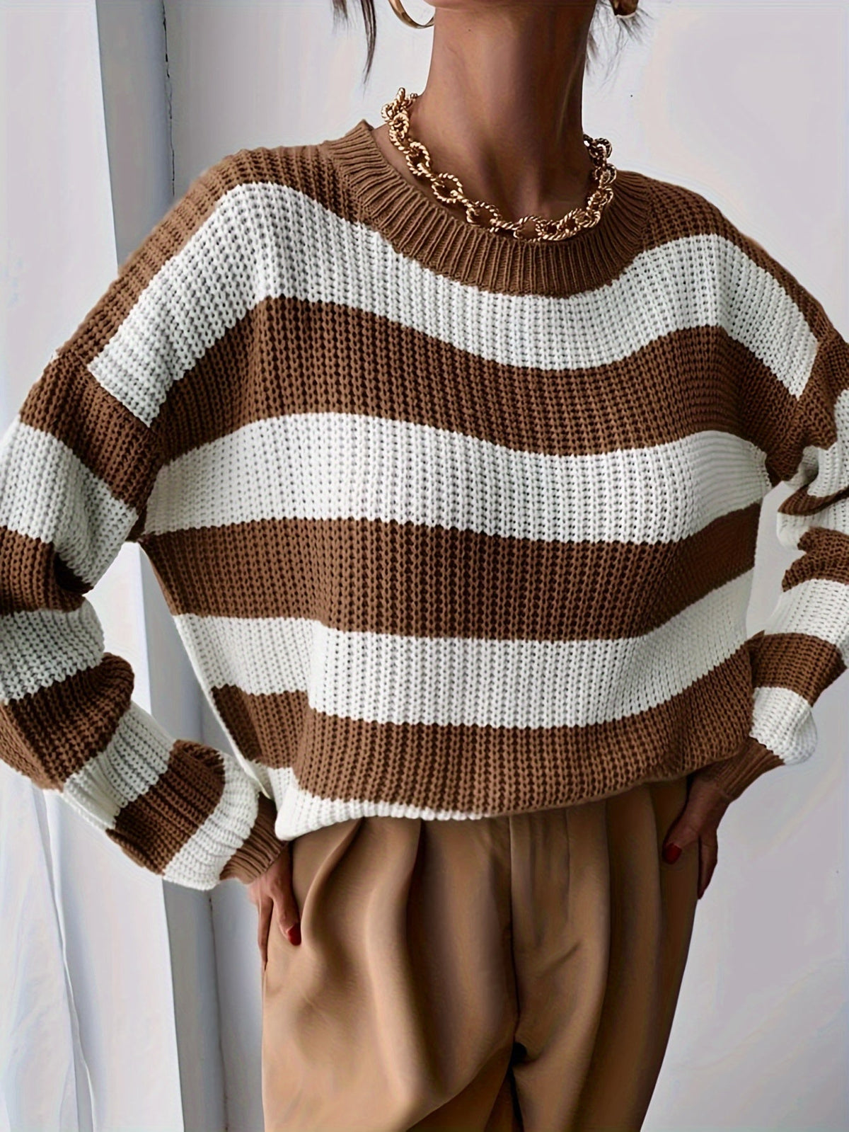 Vue détaillée de la coupe du pull femme rayé