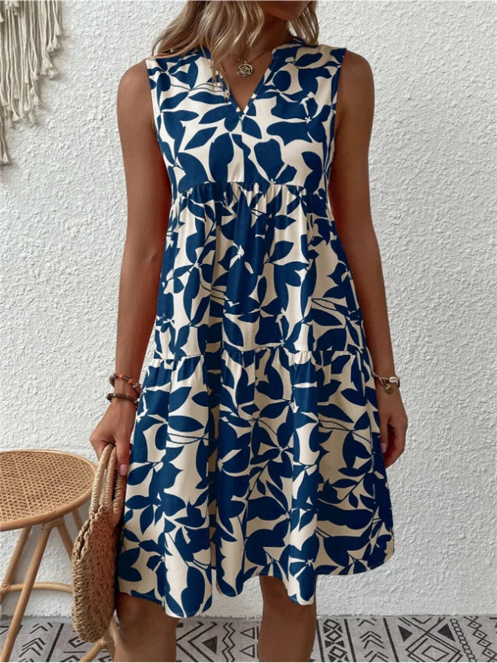 Robe d'été féminine à motif floral, vue de dos, avec une coupe évasée légère.