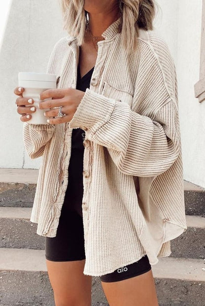 Veste chemise femme à col tailleur et ourlet asymétrique, vue de face