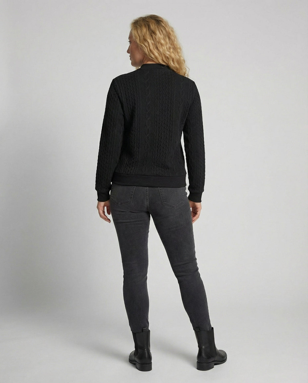 Pull femme à la texture douce et au tricot travaillé