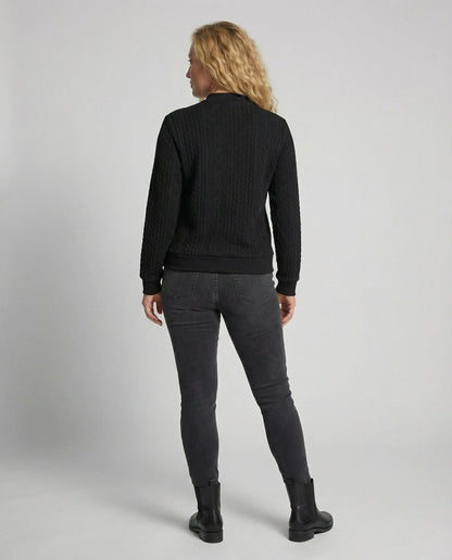 Pull femme à la texture douce et au tricot travaillé