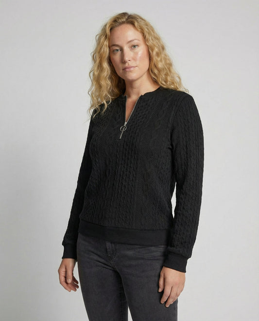 Pull tricoté texturé doux pour femme, présenté de face