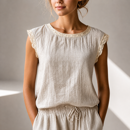 Blouse femme ample et élégante, présentée sous un autre angle.