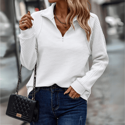 Pull femme ample présentant une surface texturée