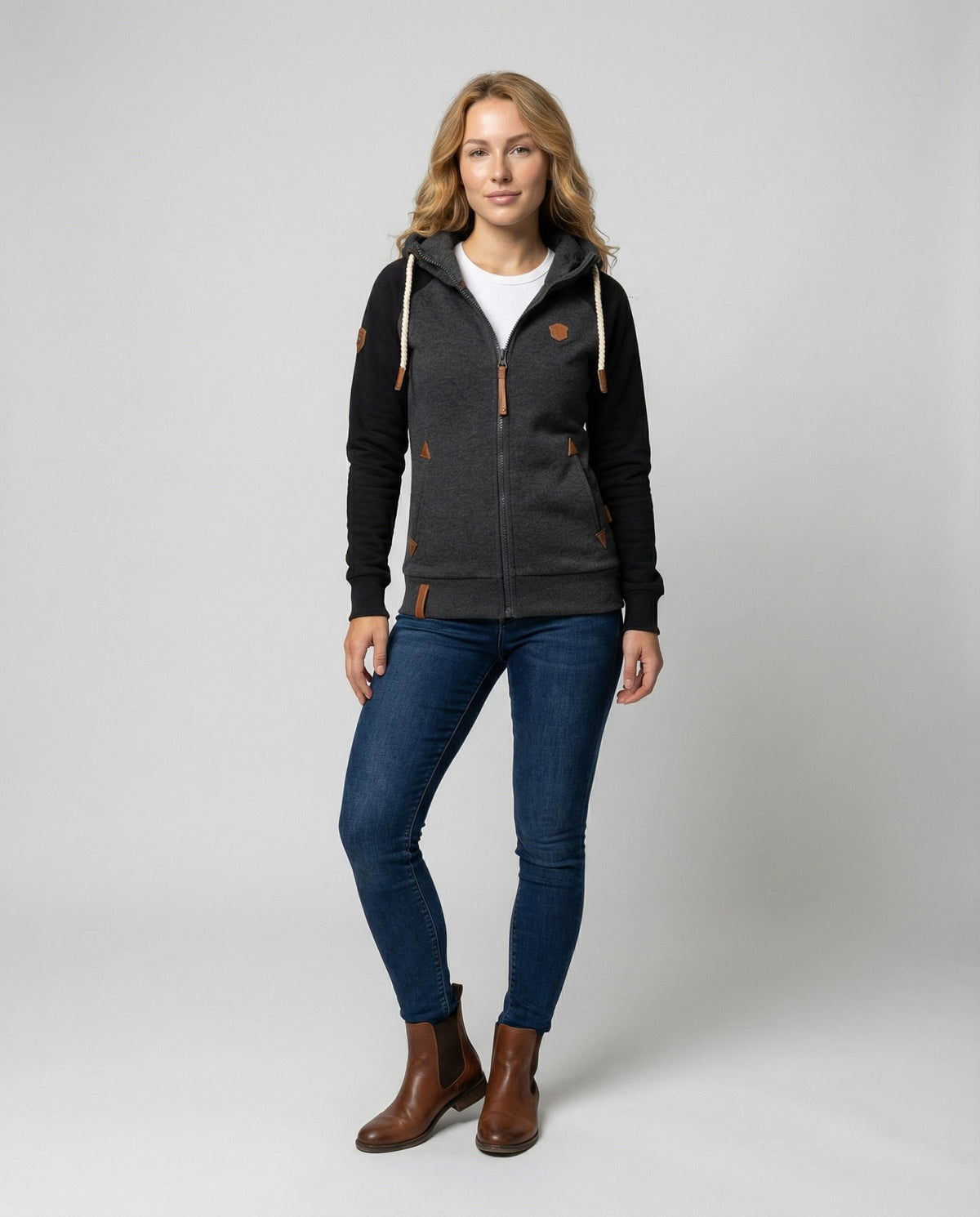 Vue de face du sweat à capuche femme doux