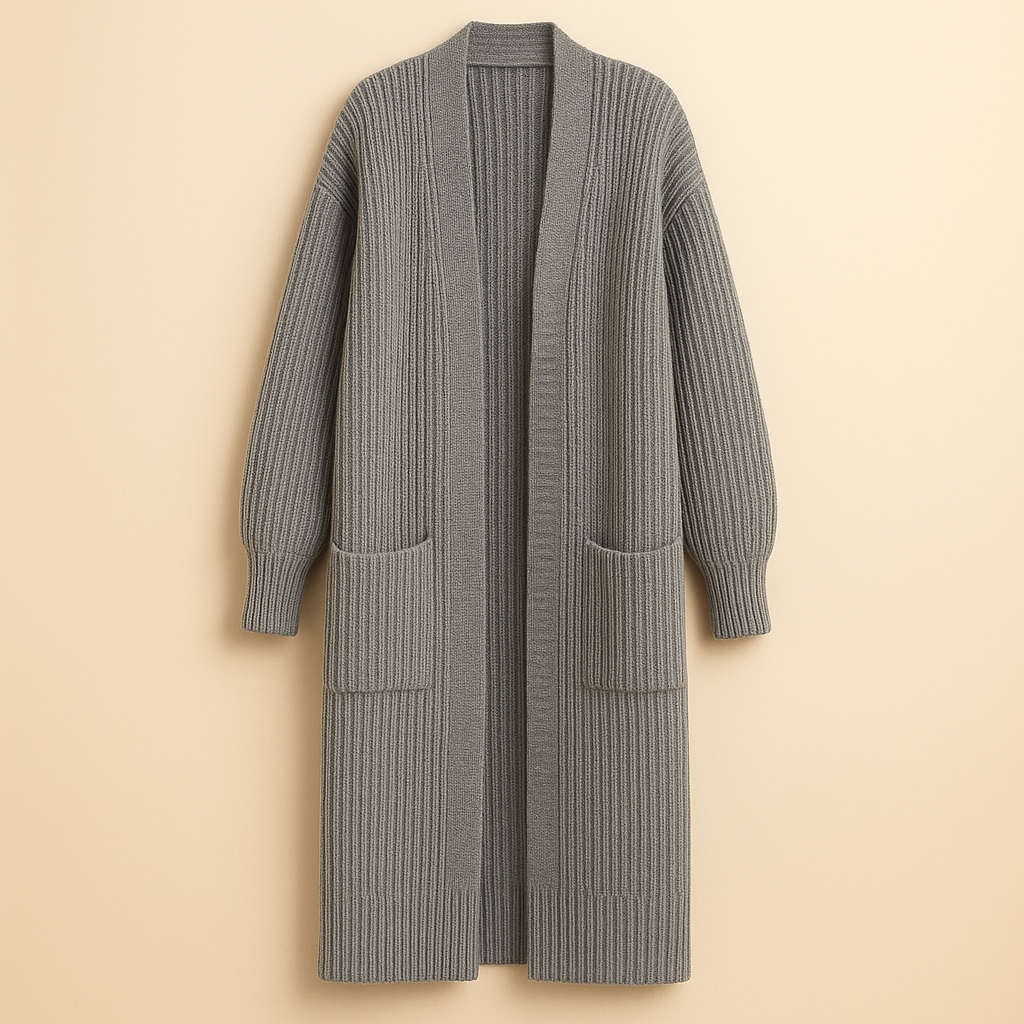Cardigan femme présenté ouvert sur une tenue