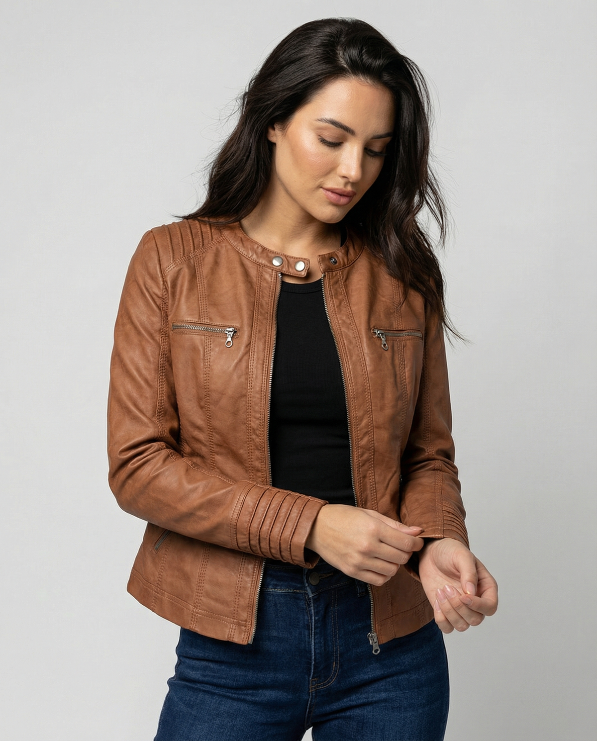 Veste imperméable femme montrant sa fermeture frontale