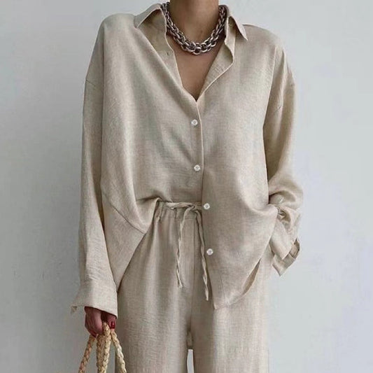 Vue d’ensemble de la tenue femme avec blouse et pantalon large