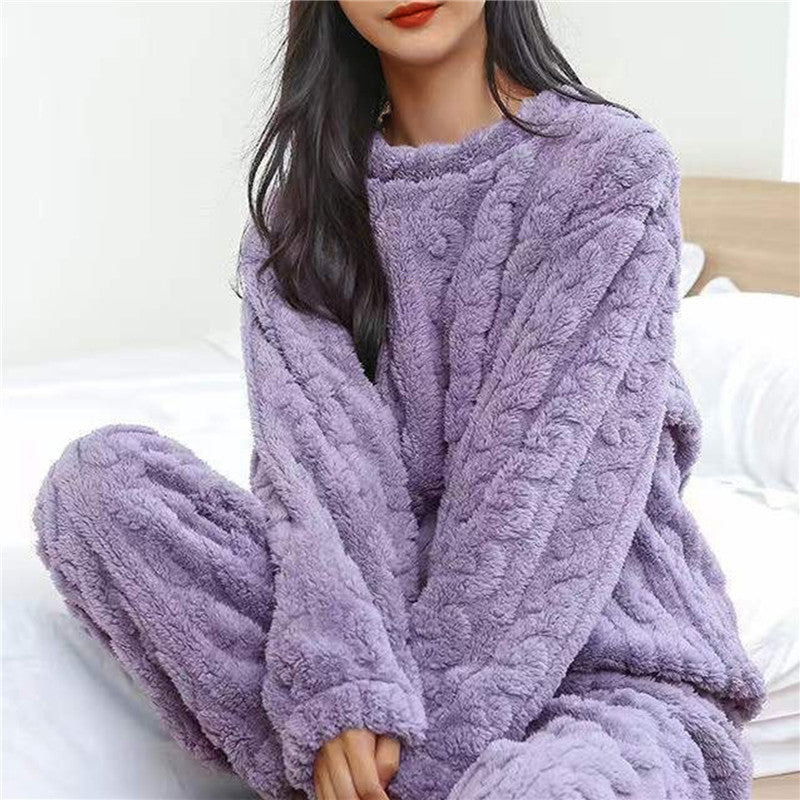 Ensemble pyjama femme confortable présenté de face