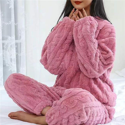 Pyjama deux pièces femme idéal pour les soirées à la maison
