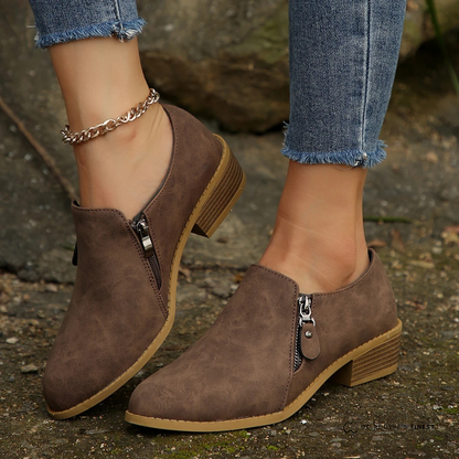 Détail de la fermeture zippée des bottines femme