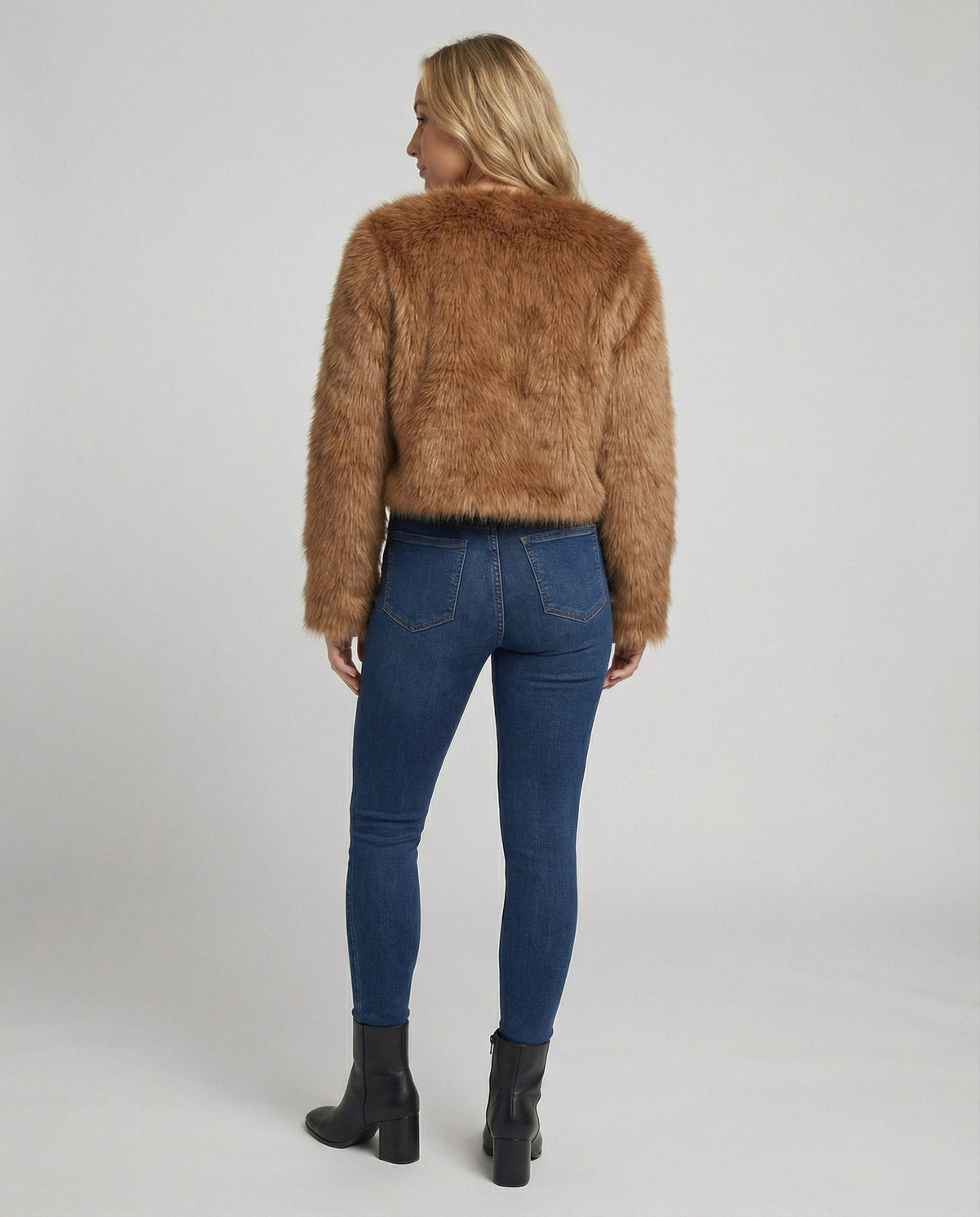 Détail de la texture douce et duveteuse de la veste