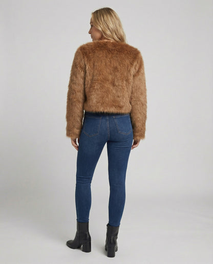 Détail de la texture douce et duveteuse de la veste