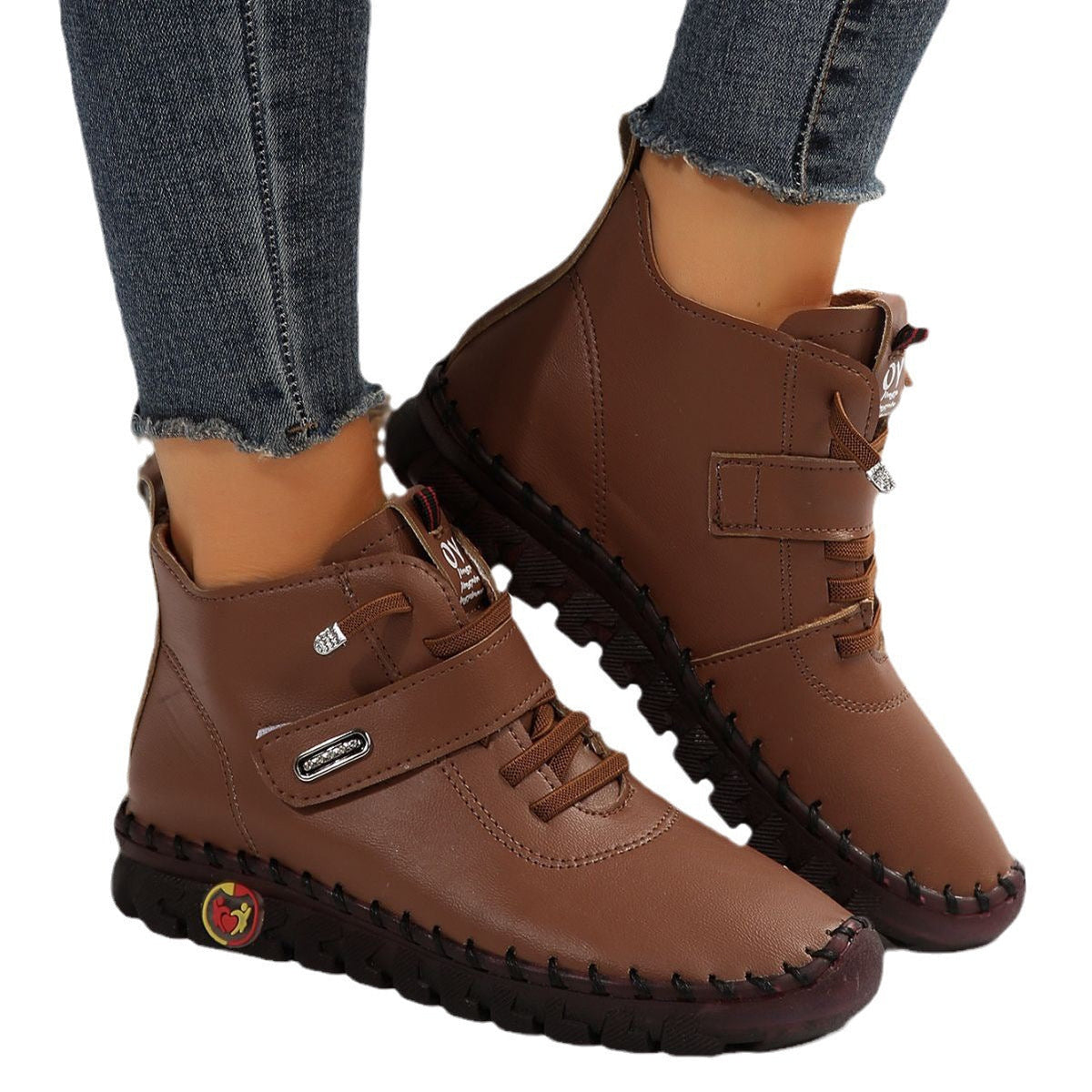 Semelle antidérapante des bottines femme en similicuir