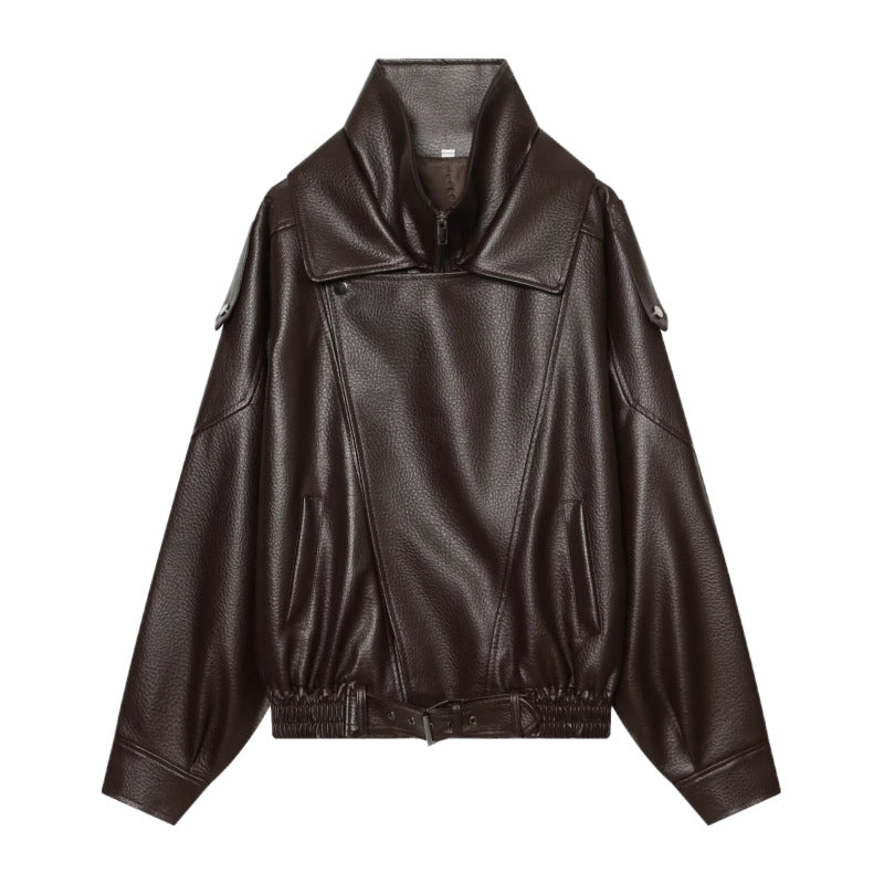 Vue latérale d’une veste femme en similicuir à col montant