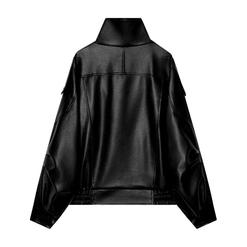 Veste femme en similicuir présentée avec une coupe droite