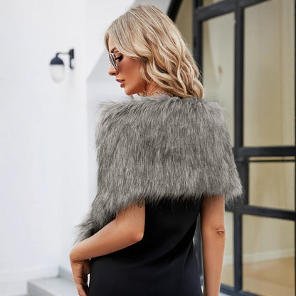 Détail de la coupe tendance de l’écharpe femme élégante