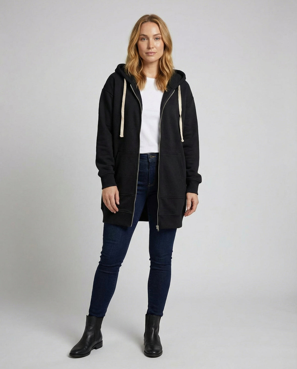 Sweat long zippé à capuche pour femme, coupe ample, vue de face