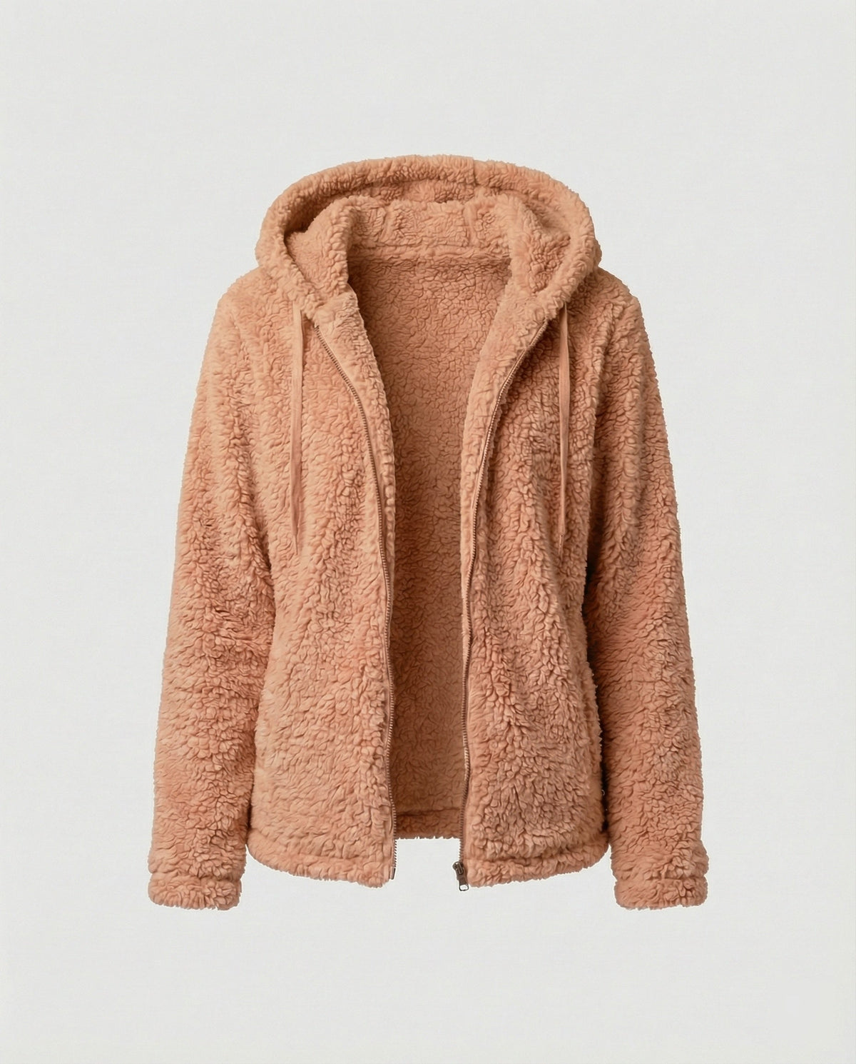 Matière polaire douce visible sur une veste longue pour femme