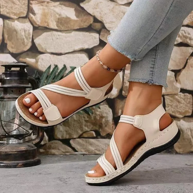 Sandales femme avec brides croisées et semelle intérieure rembourrée