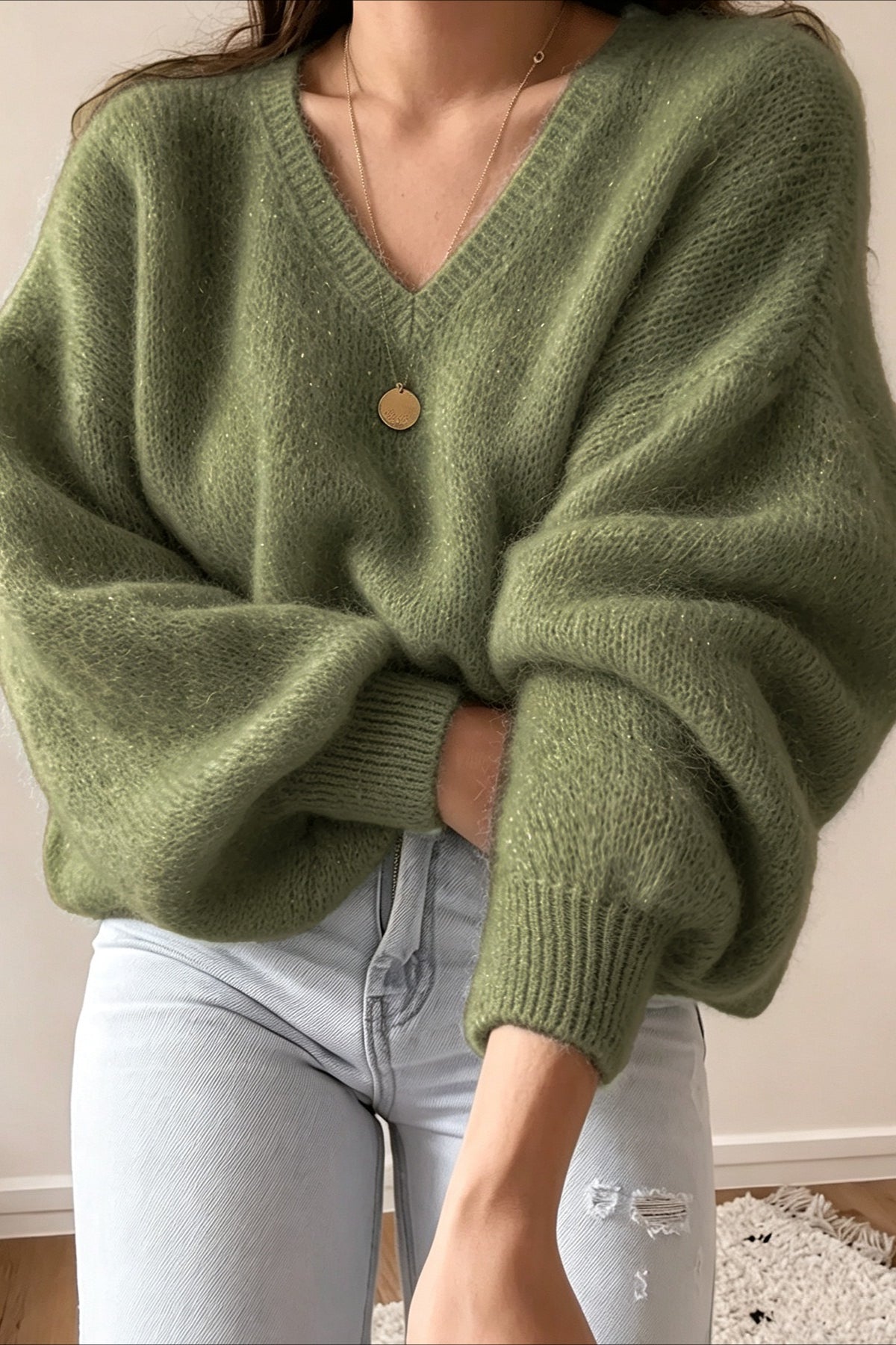 Pull femme oversize vert olive en maille avec col V