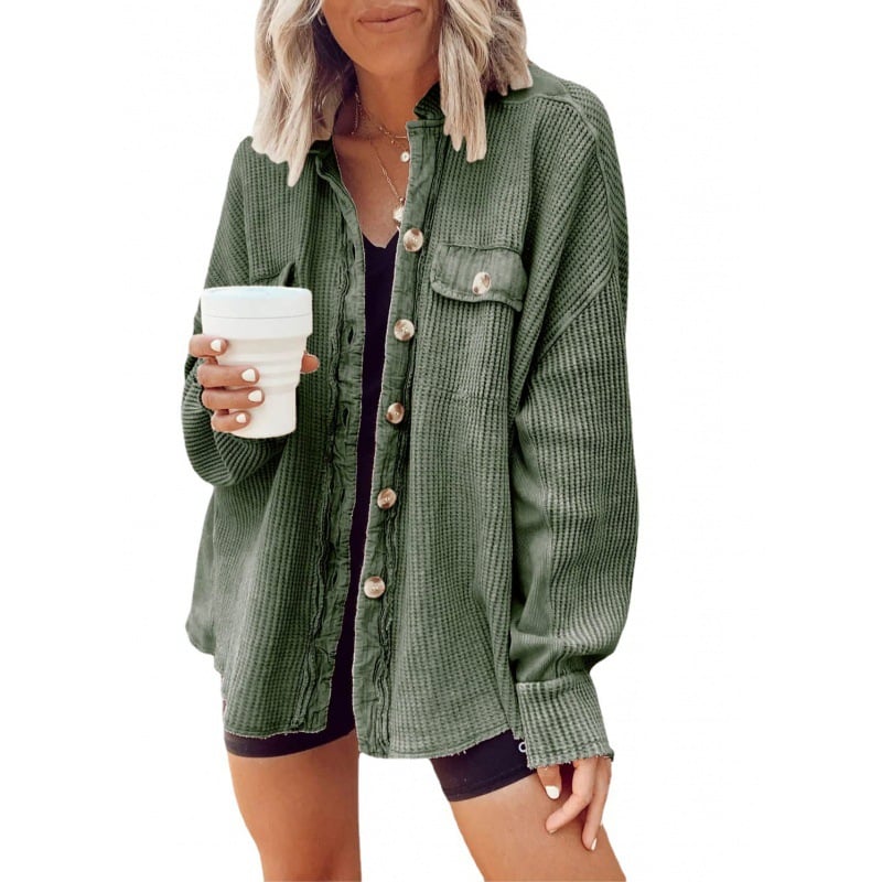 Veste chemise femme portée pour une tenue élégante du quotidien