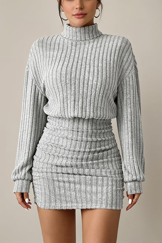 Robe femme pull courte côtelée à col roulé, vue de face