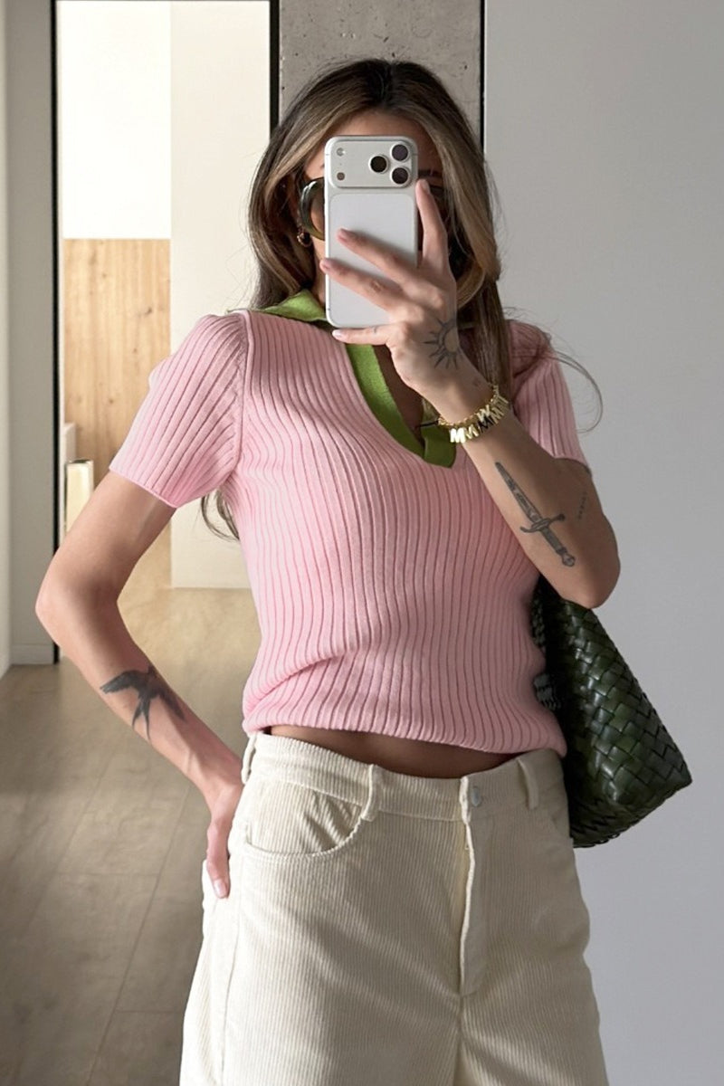 Pull polo femme vert montrant sa coupe confortable