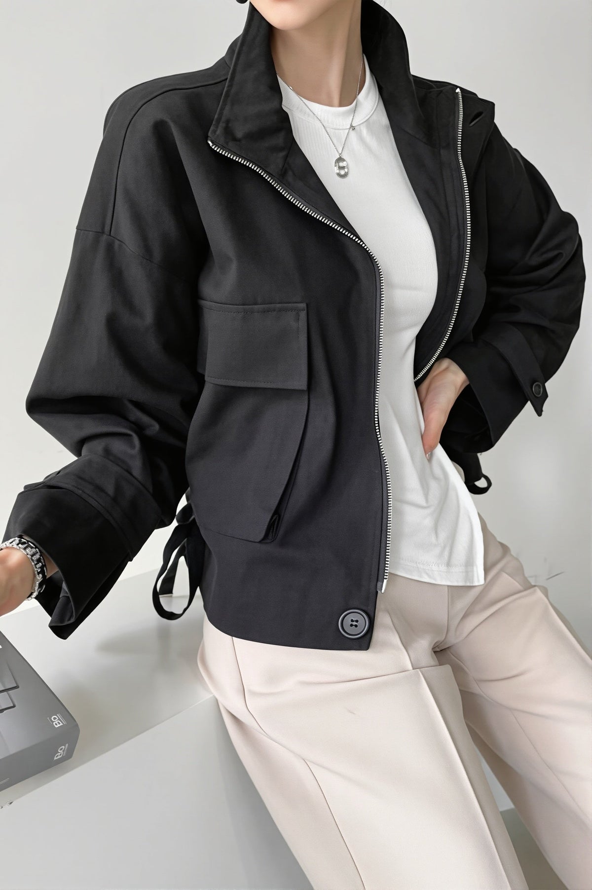 Vue arrière de la veste femme ample à col montant