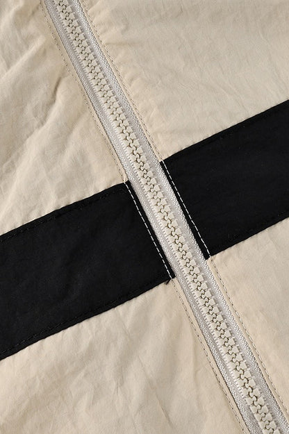 Vue arrière d’une veste femme courte à design bicolore