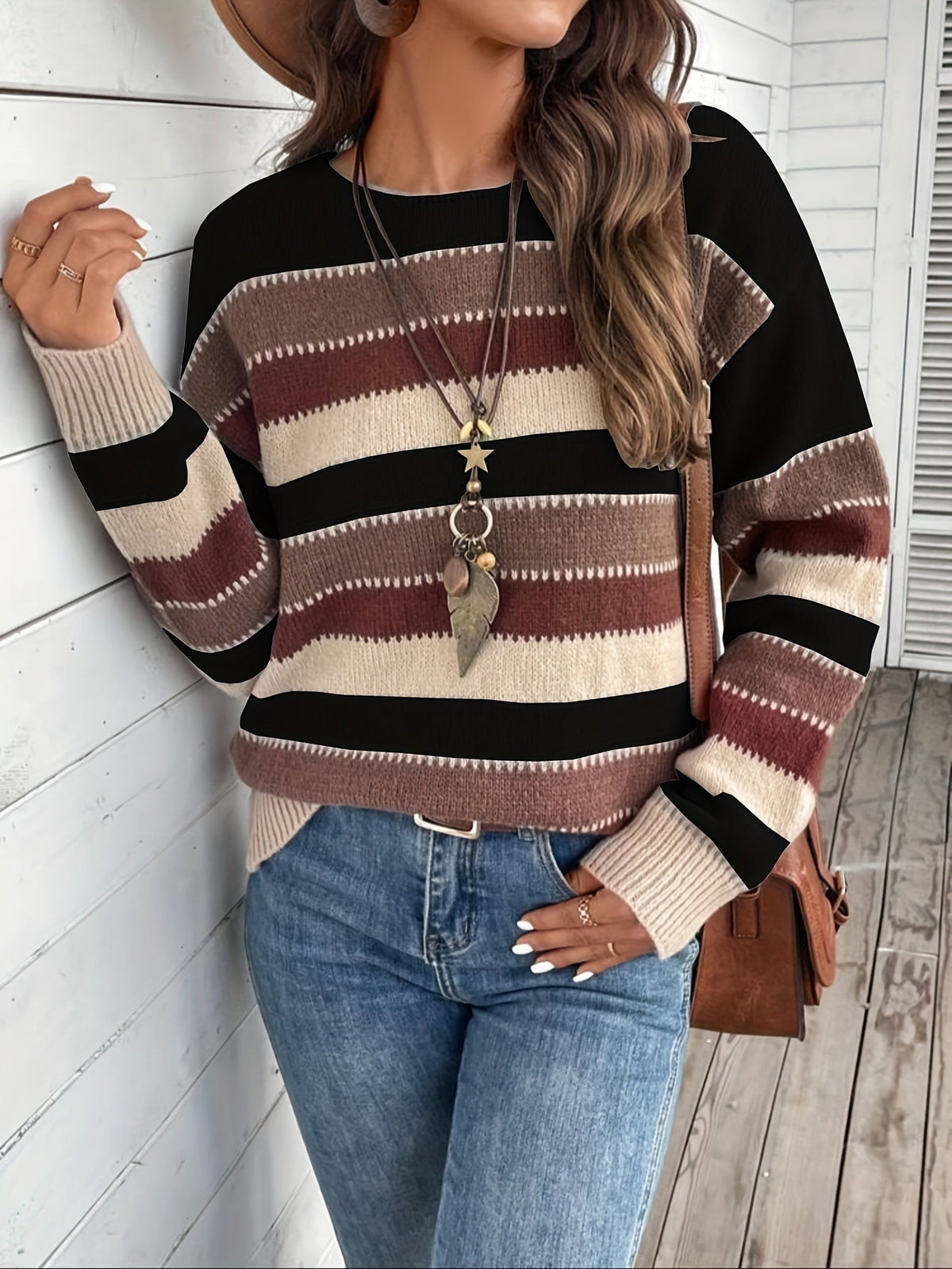Pull femme confortable présenté sur fond neutre