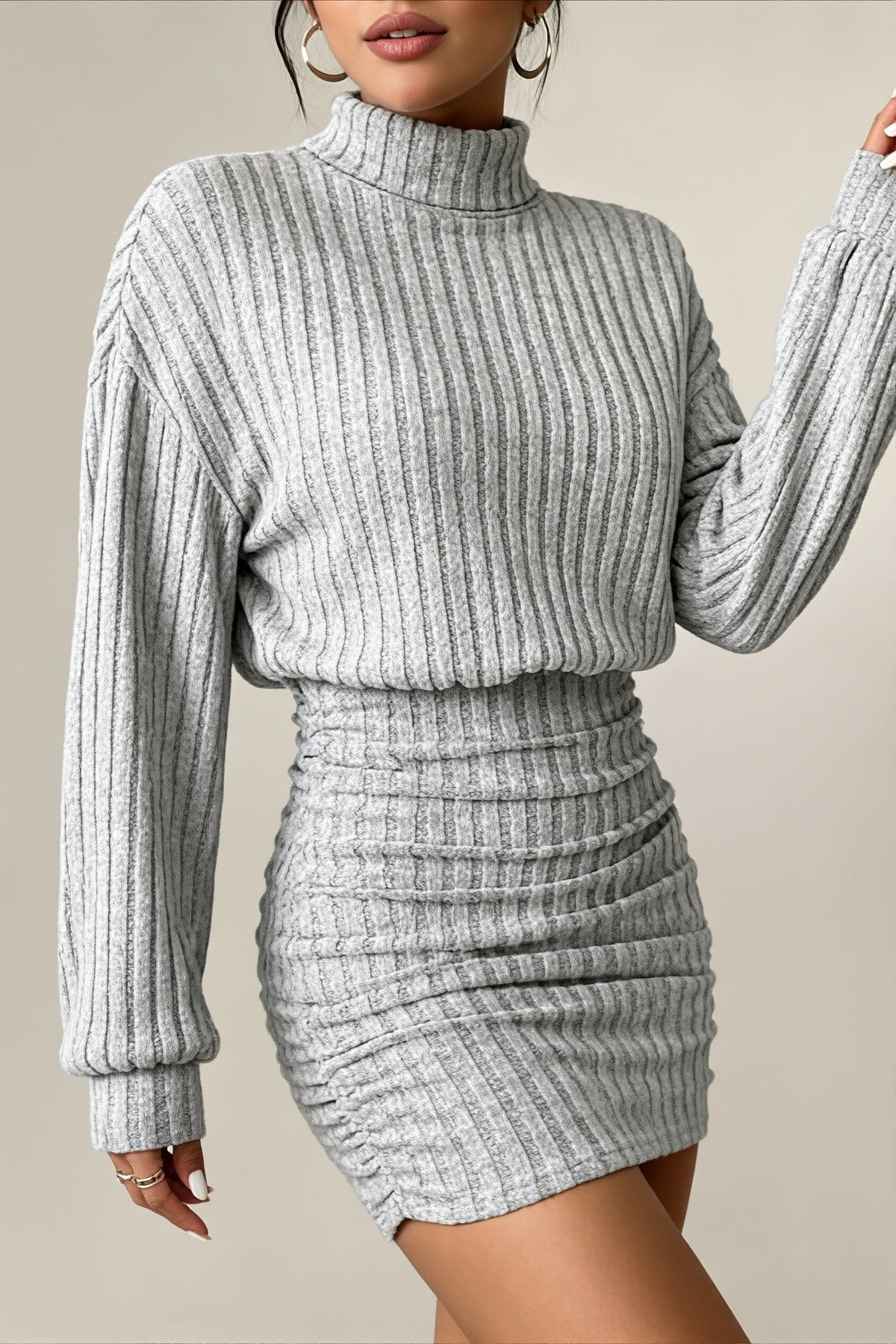 Mini robe pull côtelée femme avec col roulé et manches longues