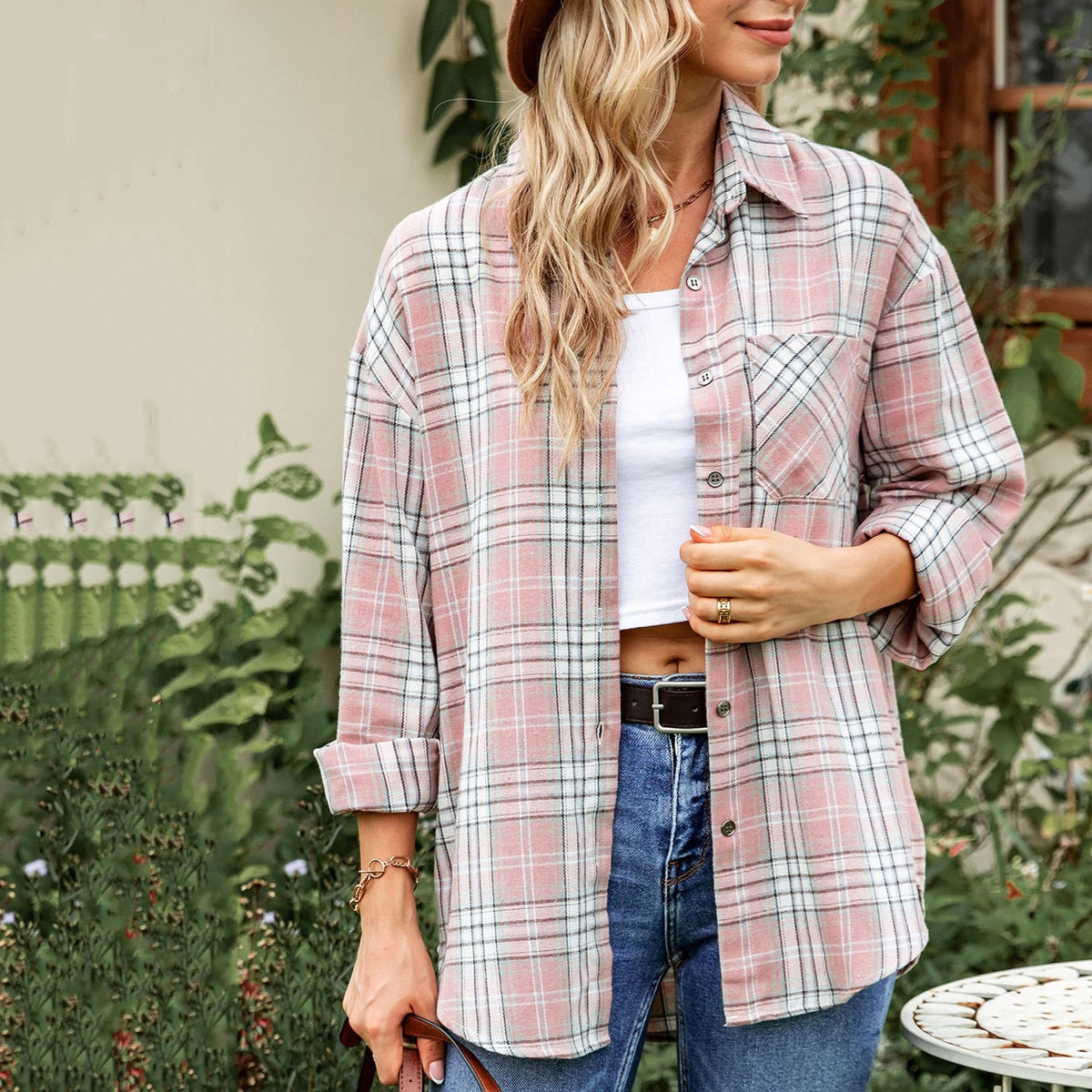 Chemise femme à carreaux avec manches longues et poche avant