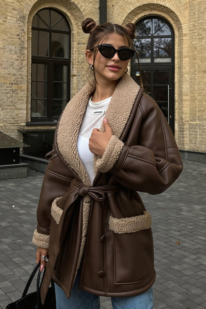 Manteau femme avec doublure imitation mouton et col enveloppant